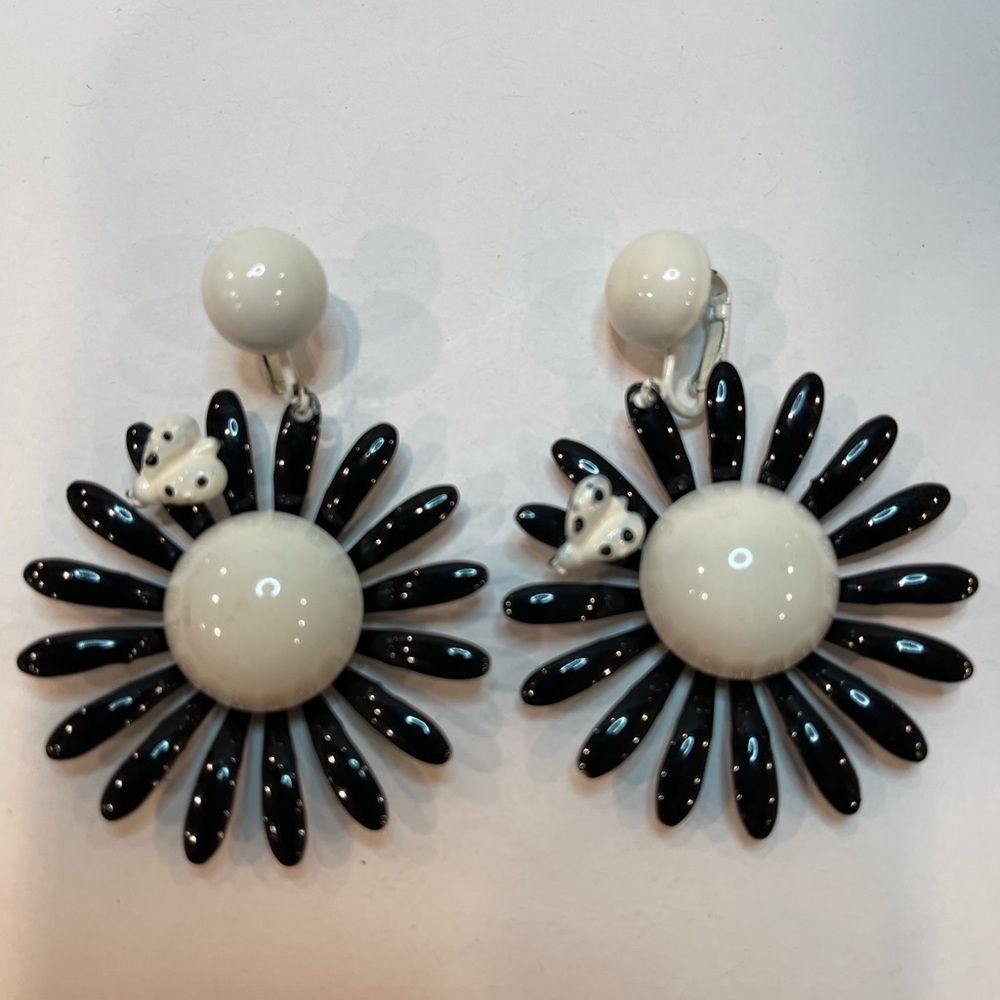 Vintage MCM 1960-70s Large Retro Daisy w Ladybug Clip On Earrings Summer Fun